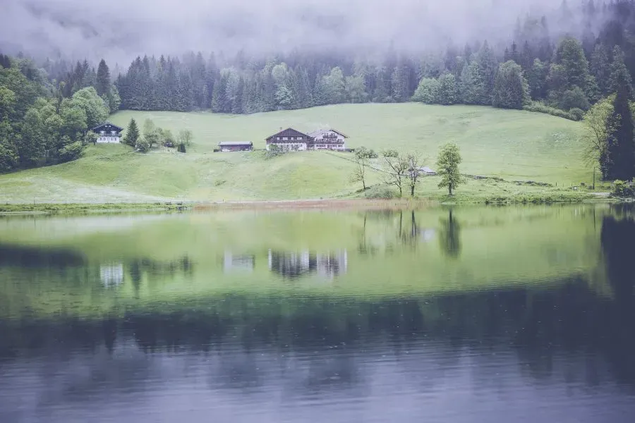 Hotel nad jeziorem idealny na każdą okazję.